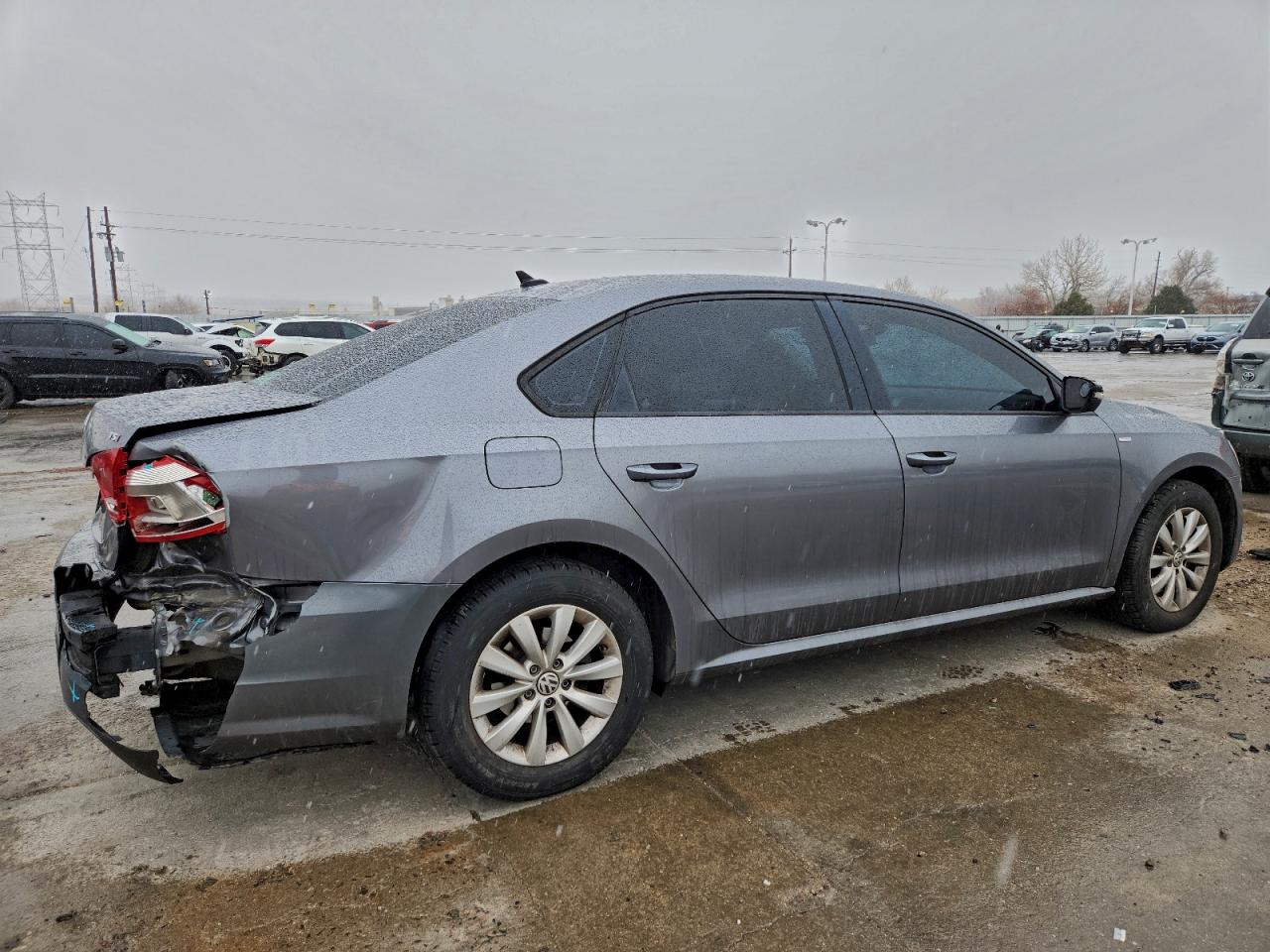 Volkswagen Passat S Image 3