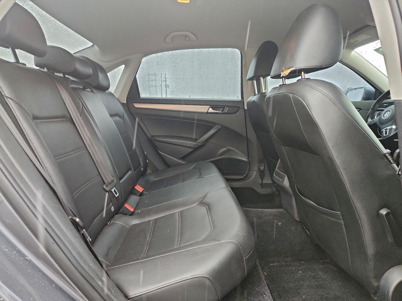 Volkswagen Passat S Image 11