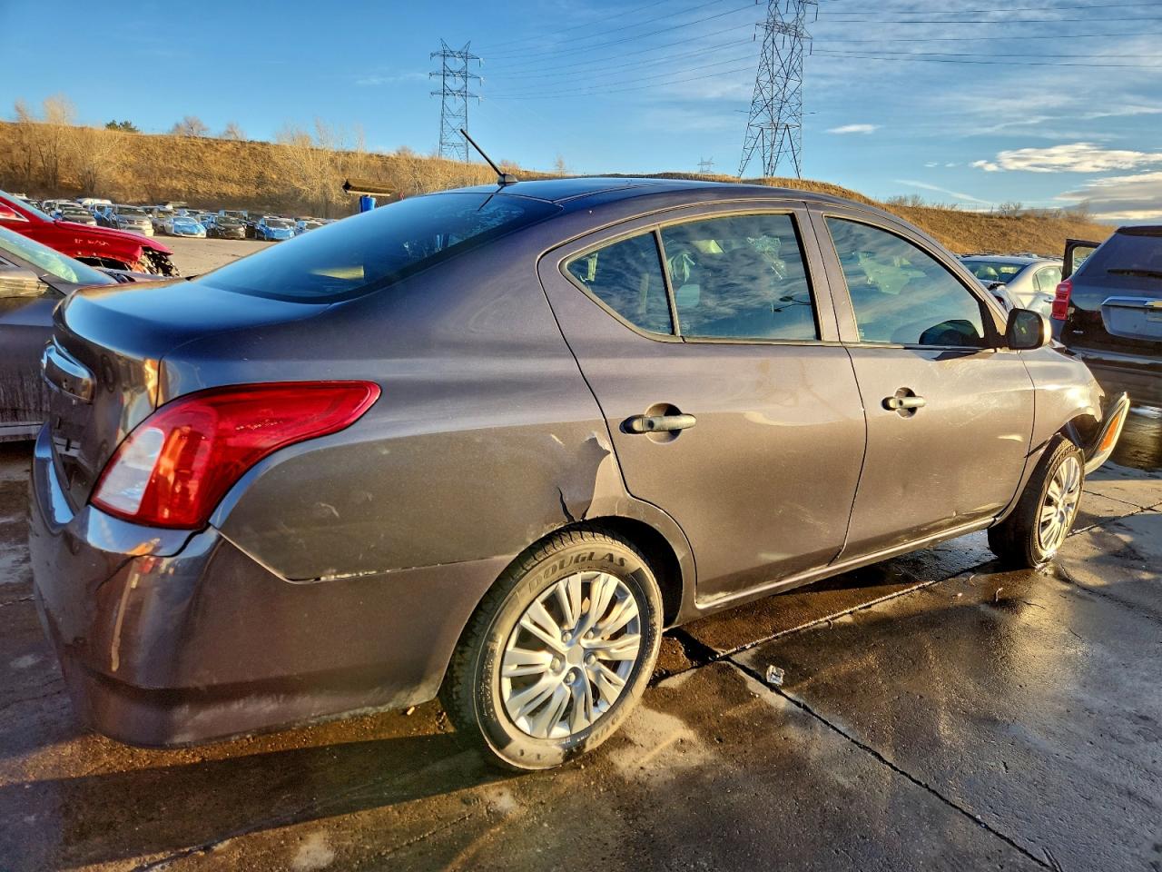 Nissan Versa S Image 8