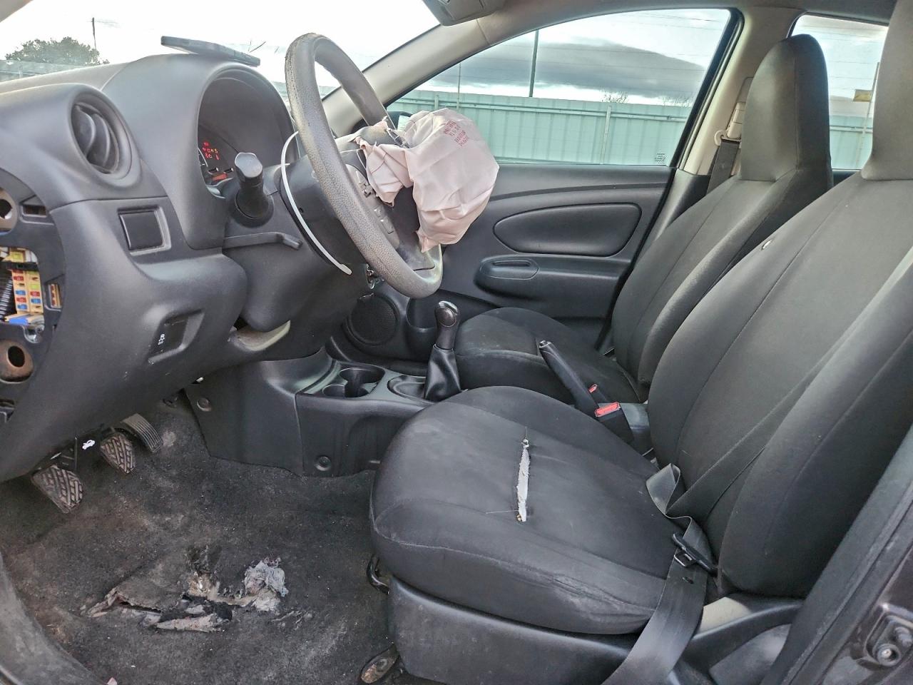 Nissan Versa S Image 7