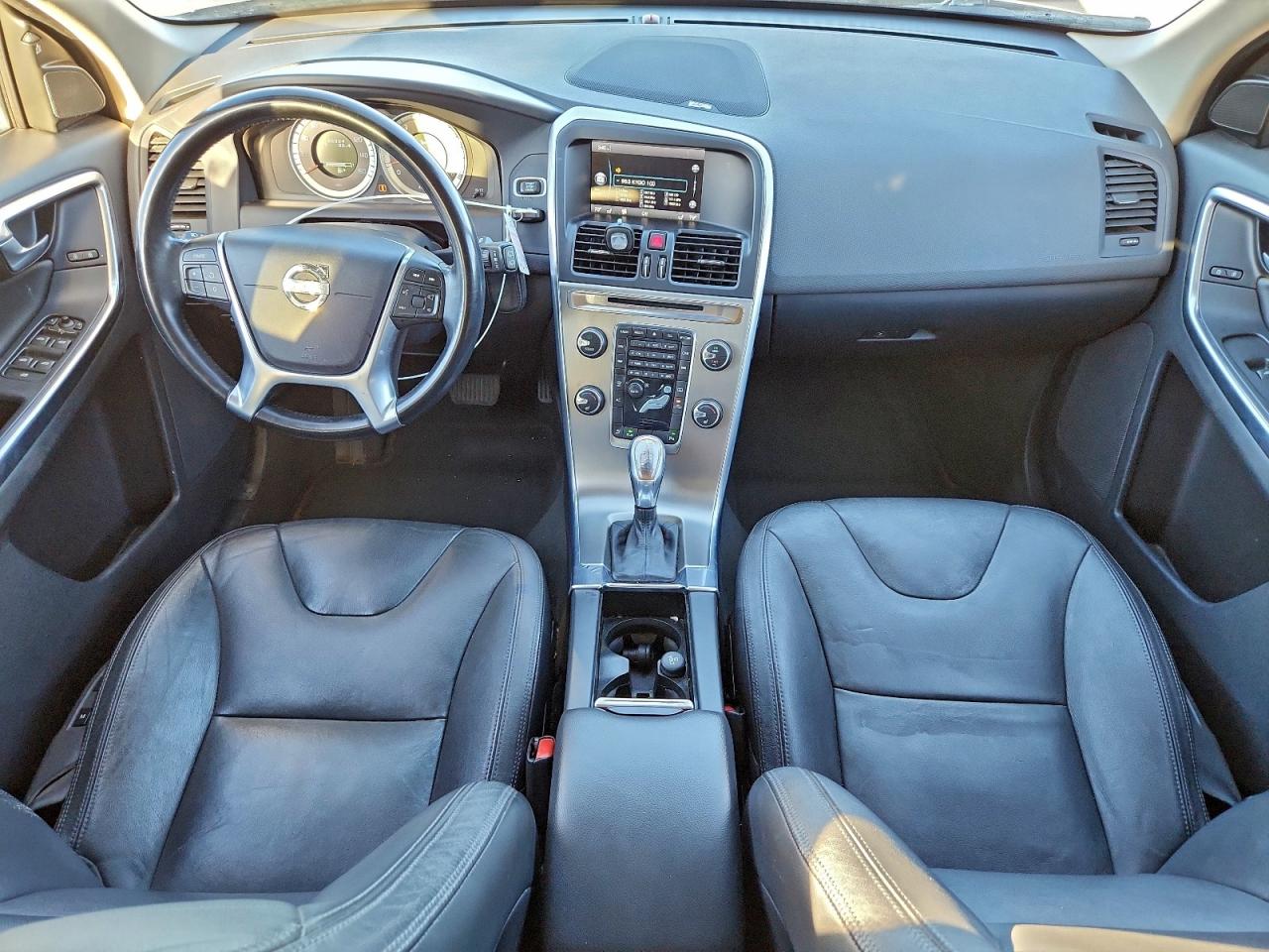 Volvo XC60 T6 Image 12